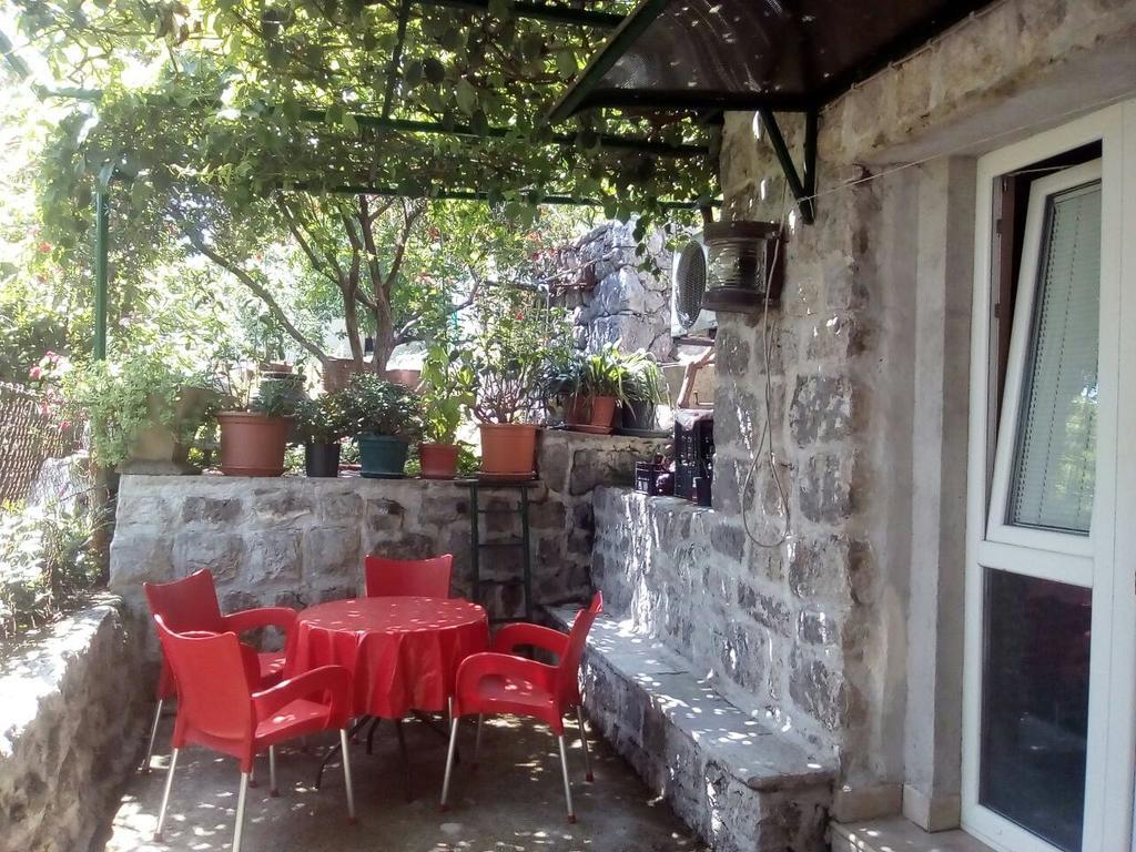Apartmani Villa Radovic Risan Bagian luar foto