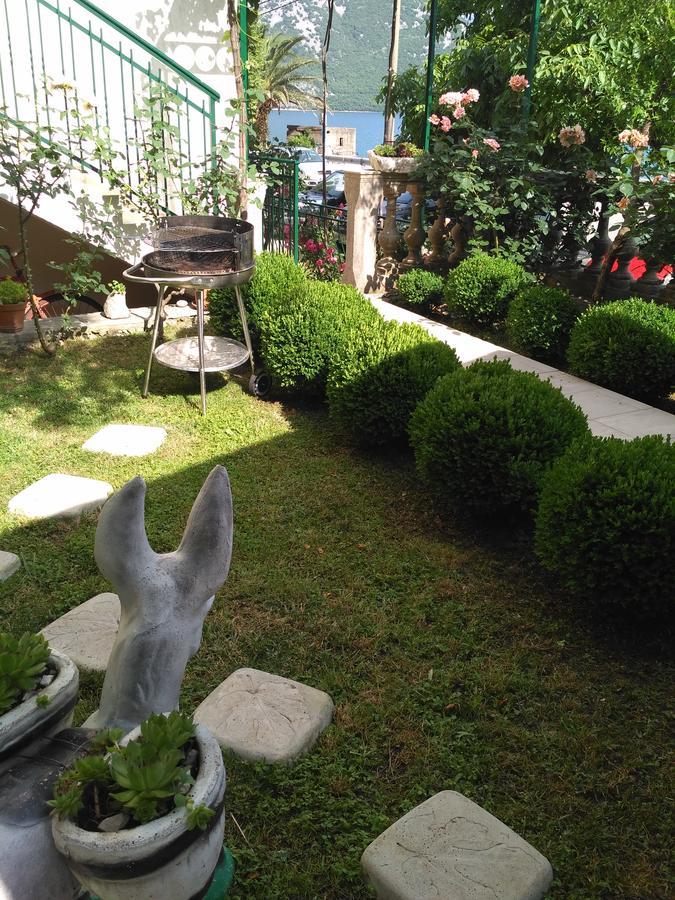 Apartmani Villa Radovic Risan Bagian luar foto