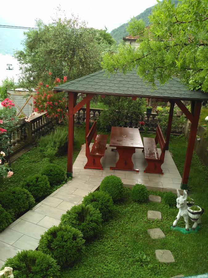 Apartmani Villa Radovic Risan Bagian luar foto