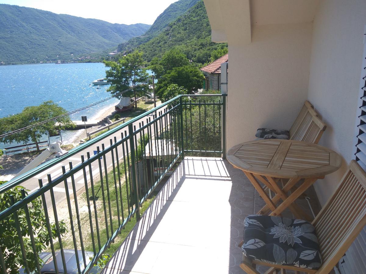 Apartmani Villa Radovic Risan Bagian luar foto