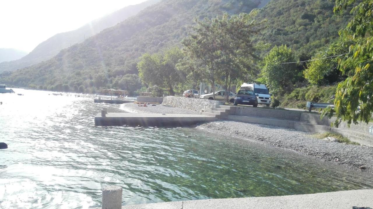 Apartmani Villa Radovic Risan Bagian luar foto