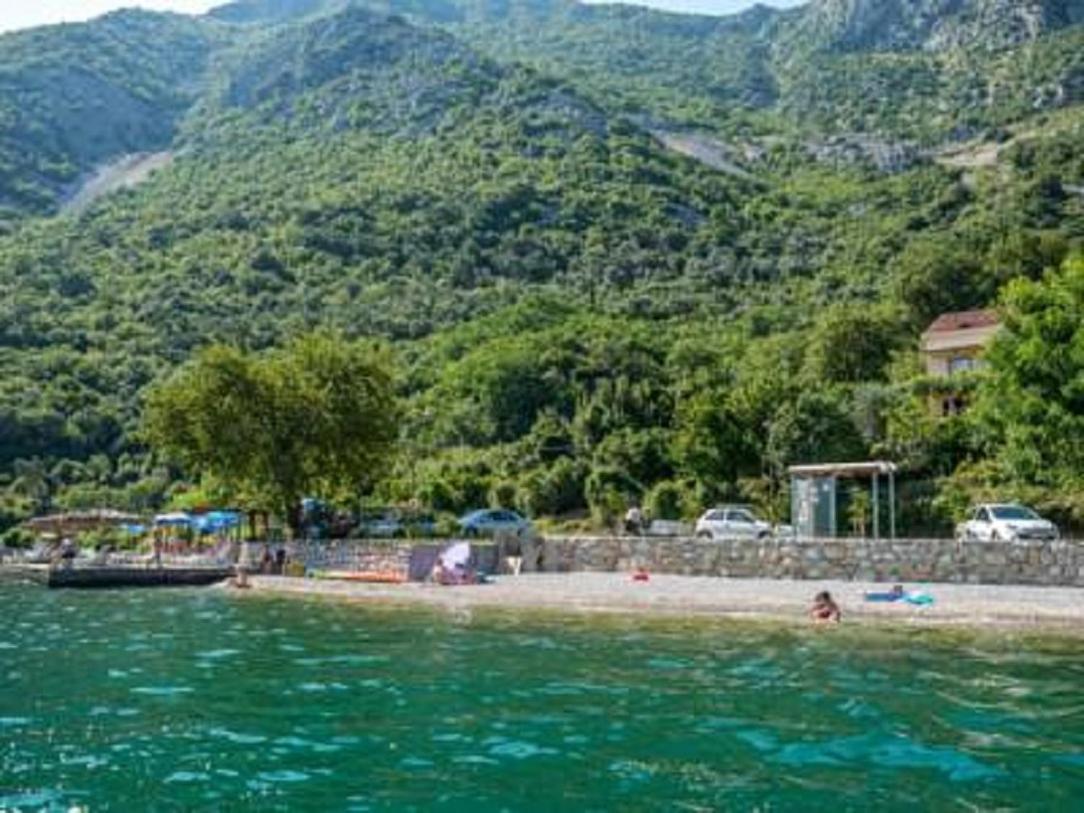 Apartmani Villa Radovic Risan Bagian luar foto